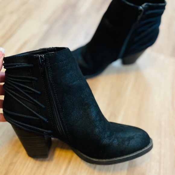 🖤Candies Black Ankle Boot🖤 - Picture 5 of 6